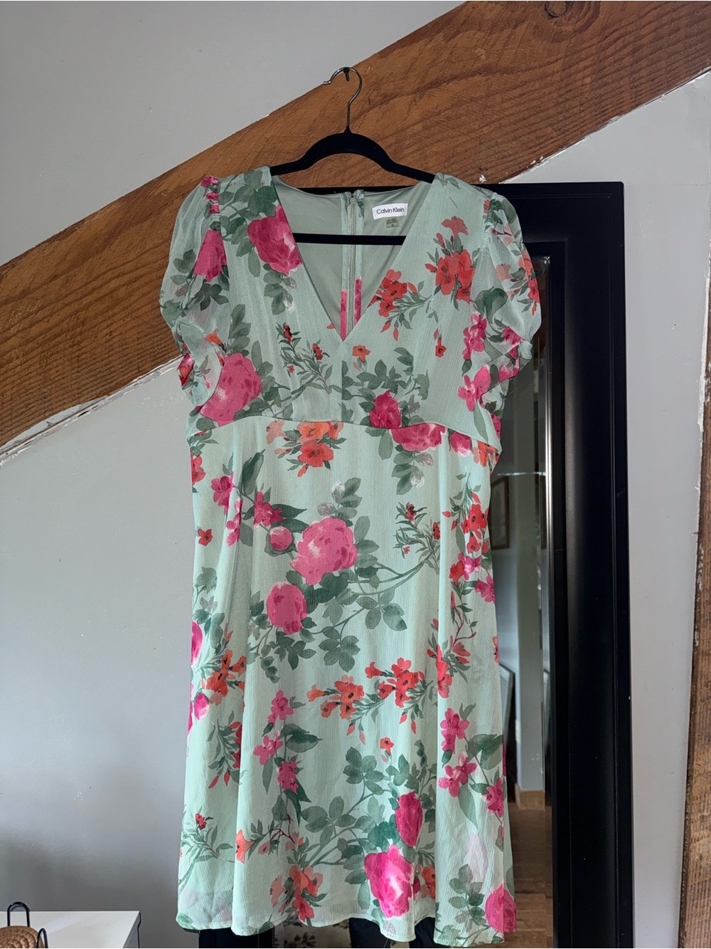 Calvin Klein Mint Green Floral V-Neck Short Sleeve Dress